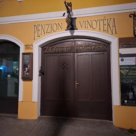 Penzion A Vinoteka Hrozen Кромержиж Экстерьер фото